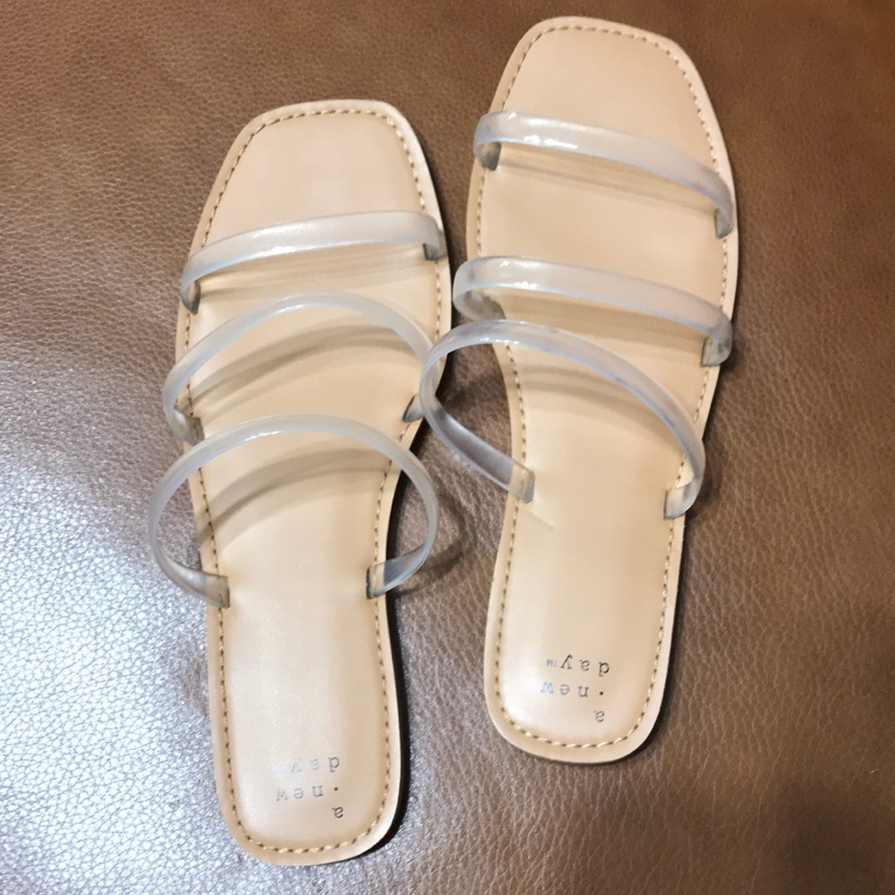 🥳3/$10🥳 Size 9 “a new day” women's sandals
